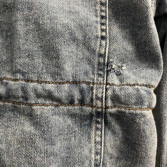Maurices Women’s Cropped Distressed Blue Jean Jacket XSmall - Picture 9 of 9